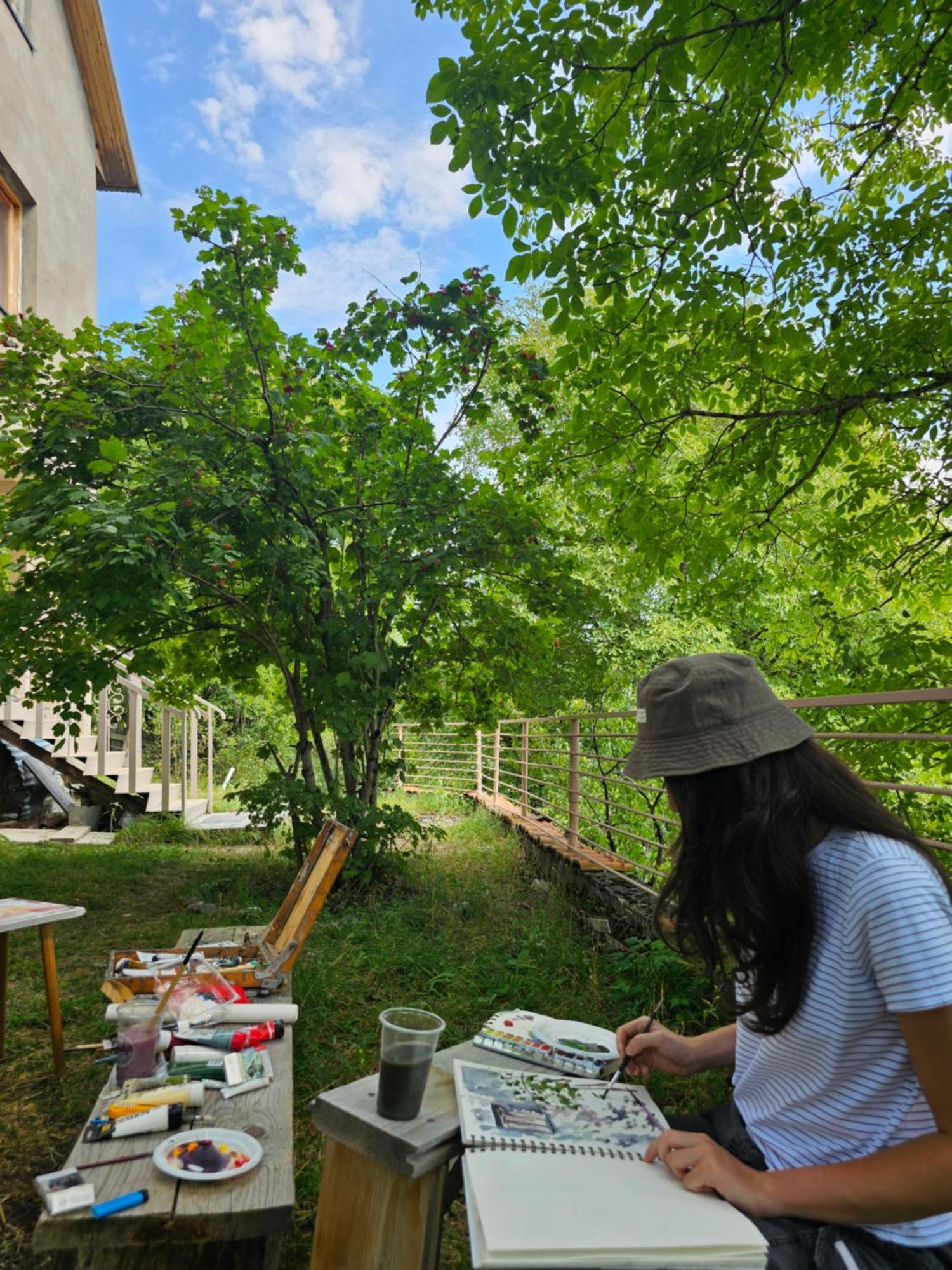 Art Racha Hotel Ambrolauri Luaran gambar